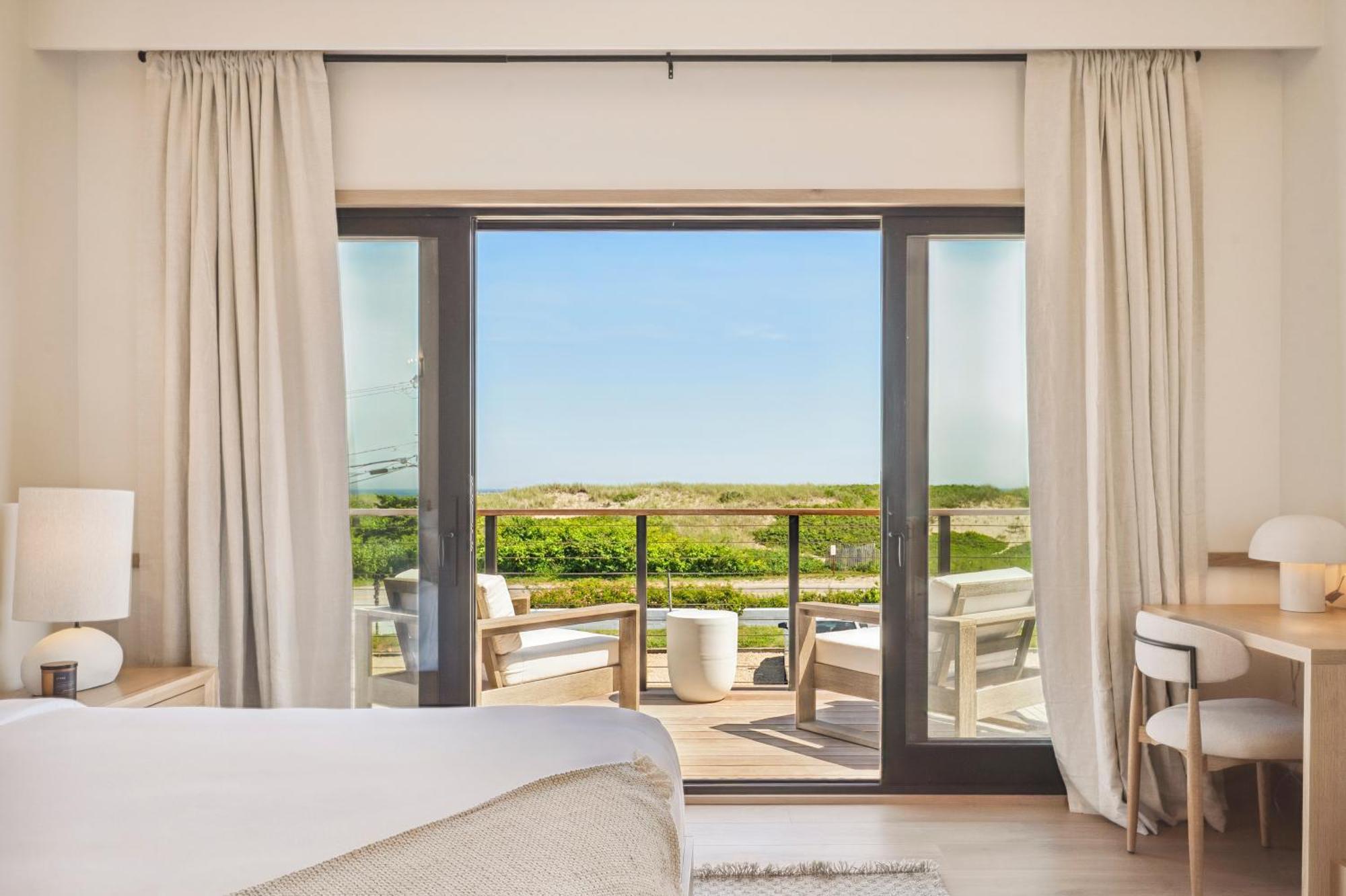 Queen Suite with Sea View