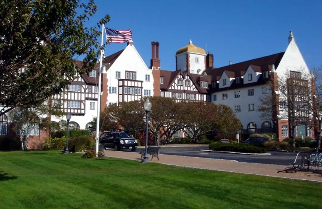 Montauk Manor-1